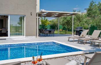 Roko Holiday Home