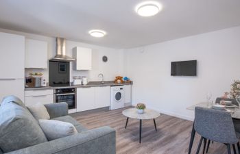 Harbour Nights Deluxe 7B Holiday Home