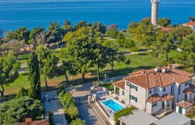 Photo of villa-beach-front