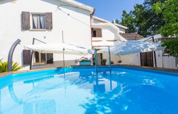 Le Querce (PIT550) Holiday Home