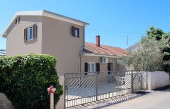 Perkovic Apartment 2 Holiday Home