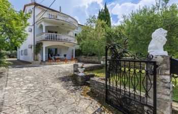 Villa Maran Holiday Home