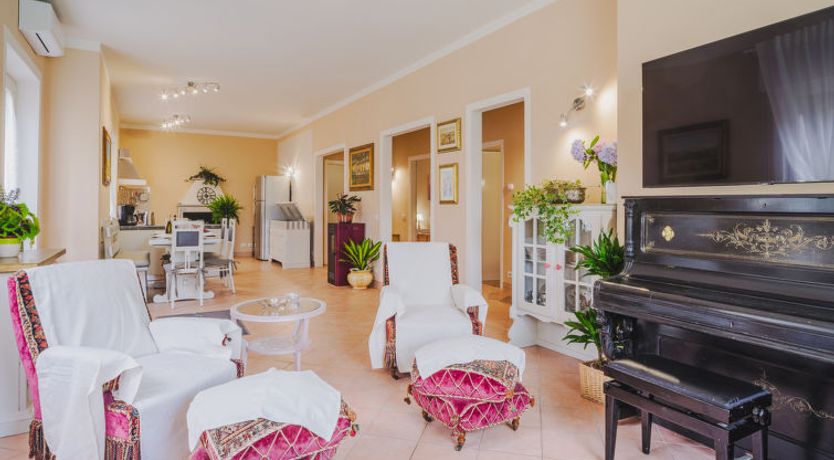 Photo of Gerry House