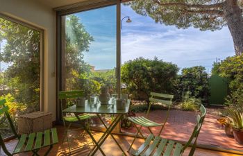 Les Palmiers Holiday Home