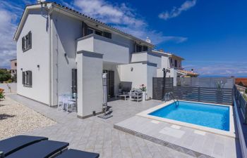 Villa Oli/B Holiday Home