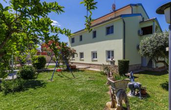 Rajić Holiday Home