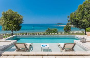 Luxury Beachfront Villa Porto Bus Holiday Home