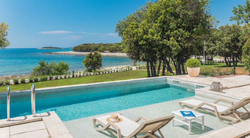 Photo of Luxury Beachfront Villa Porto Bus