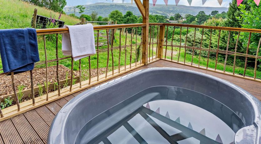 Photo of 2 Bed in Abergavenny