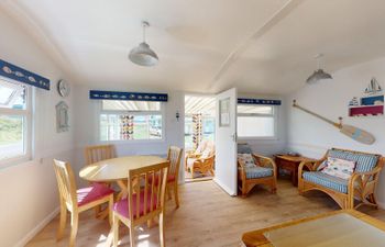 F73 Dorfli, Riviere Towans Holiday Home