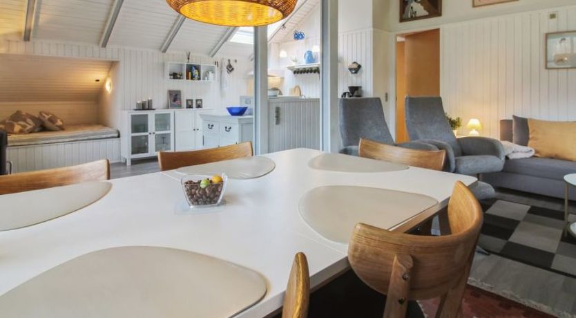 Photo of "Rosalie" - 29km from the sea