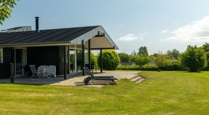 Photo of "Erlinda" - 600m from the sea