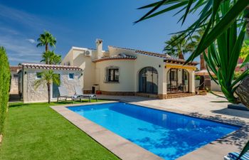 Lola Holiday Home