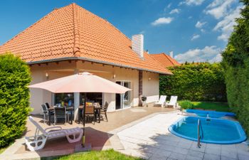 Smeraldo Holiday Home