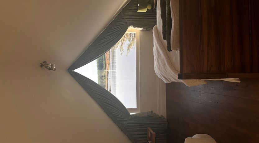 Photo of Stunning Lake Cottage