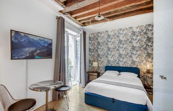 Tuileries Trance Holiday Home