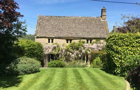 Photo of river-windrush-valley-cottage
