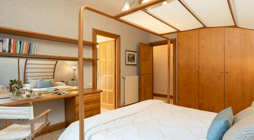 Photo of Maremma Muse