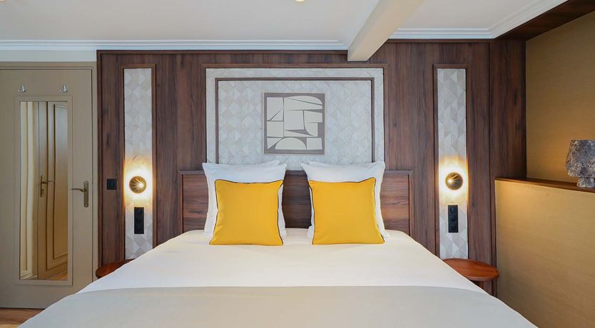 Photo of Queen of the Moment