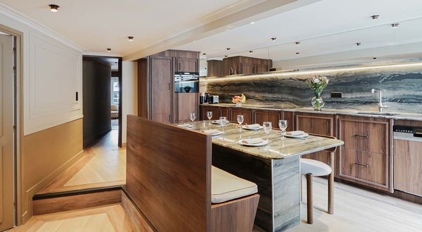 Photo of Queen of the Moment