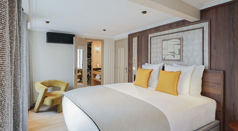 Photo of Queen of the Moment