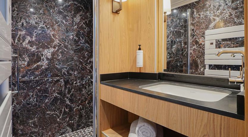 Photo of Queen of the Moment