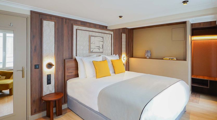 Photo of Queen of the Moment