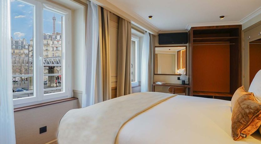 Photo of Queen of the Moment