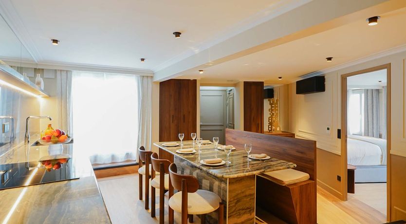 Photo of Queen of the Moment