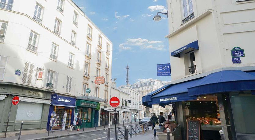 Photo of Queen of the Moment