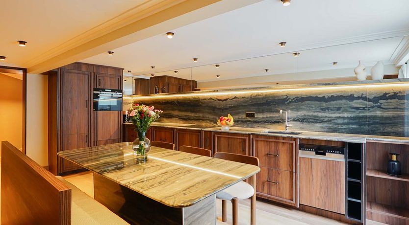 Photo of Queen of the Moment