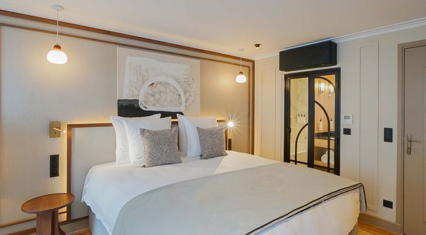 Photo of Queen of the Moment