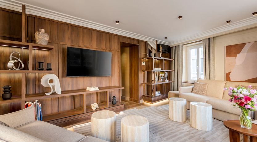 Photo of Queen of the Moment