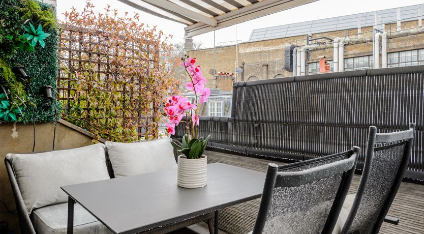 Photo of The Ivy & Gold