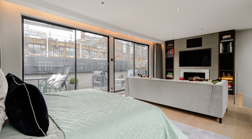 Photo of The Ivy & Gold