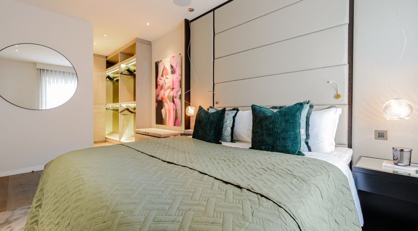 Photo of The Ivy & Gold