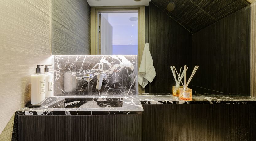 Photo of The Ivy & Gold