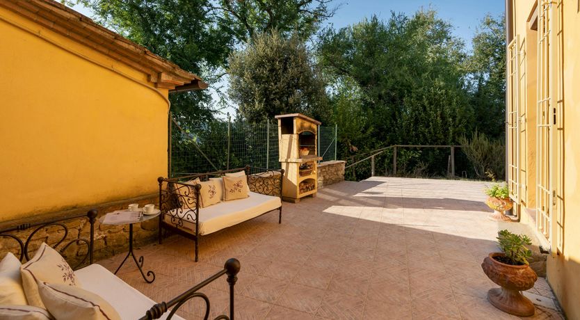 Photo of The Ochre farmhouse