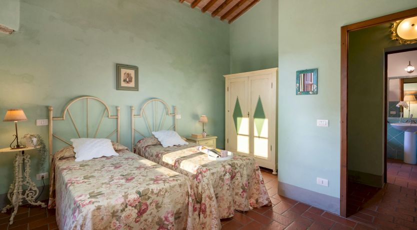 Photo of The Ochre farmhouse