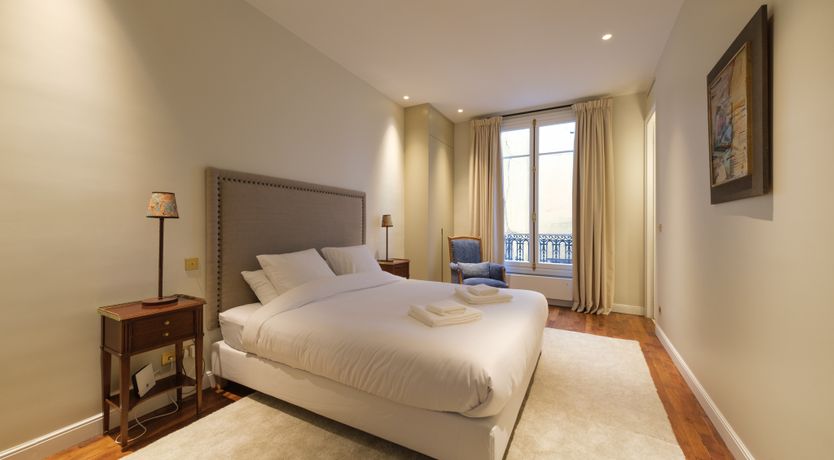 Photo of A Walk Along the Seine