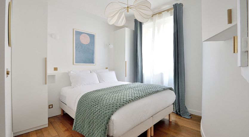 Photo of Parisian Silhouette