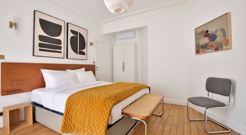 Photo of Parisian Silhouette