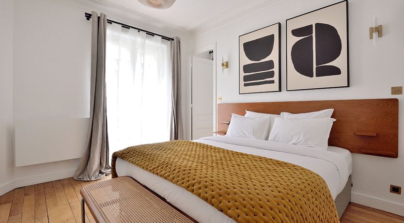 Photo of Parisian Silhouette