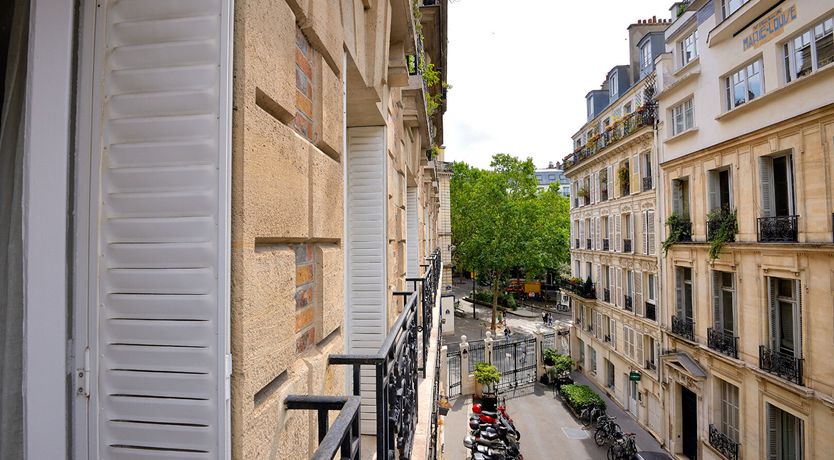 Photo of Parisian Silhouette