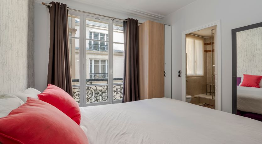 Photo of Triumphant Paris