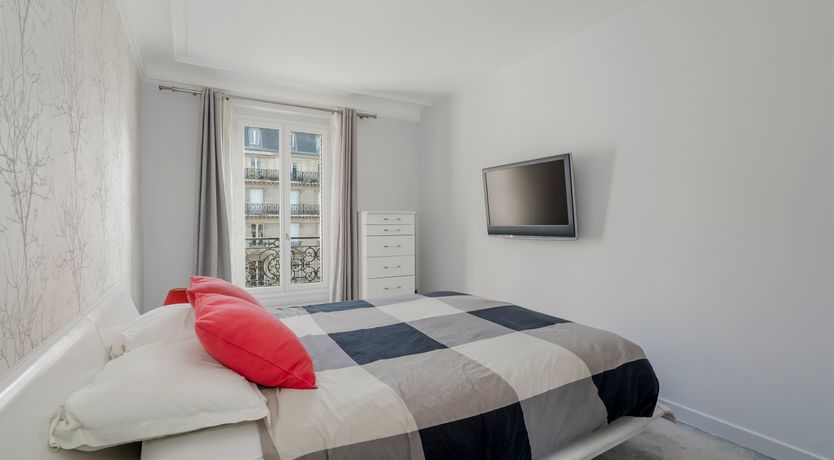 Photo of Triumphant Paris