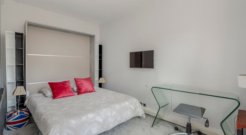 Photo of Triumphant Paris