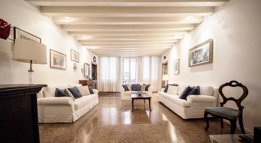 Photo of Arose at Dawn