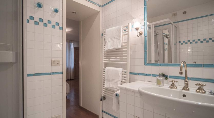 Photo of Arose at Dawn