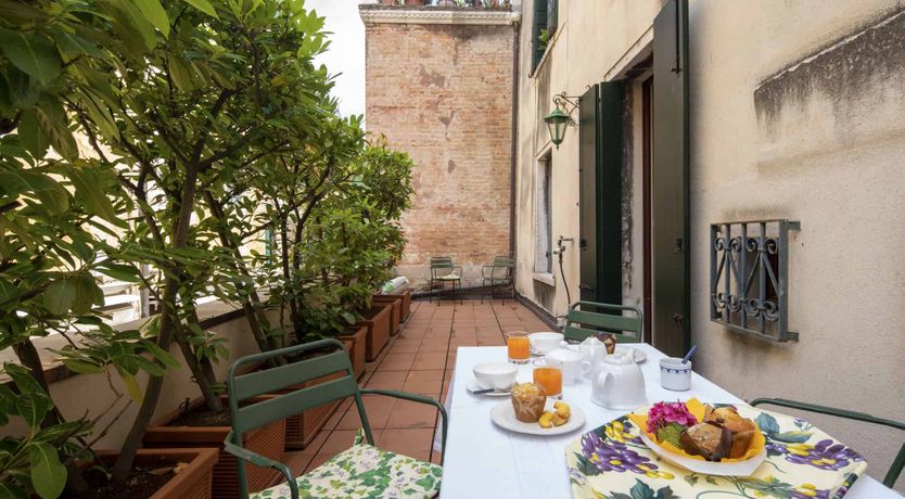 Photo of Arose at Dawn